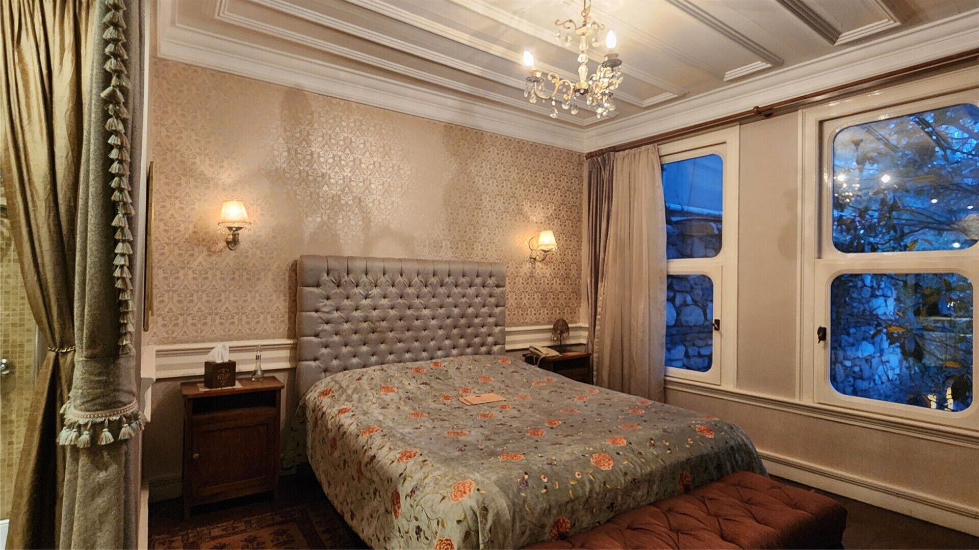 Superior Double Room or Twin Bed | Minibar, in-room safe, iron/ironing board, free WiFi