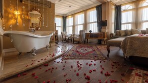 Deluxe Double Room | Minibar, in-room safe, iron/ironing board, free WiFi - Kitapevi Special Class Hotel (Bursa)