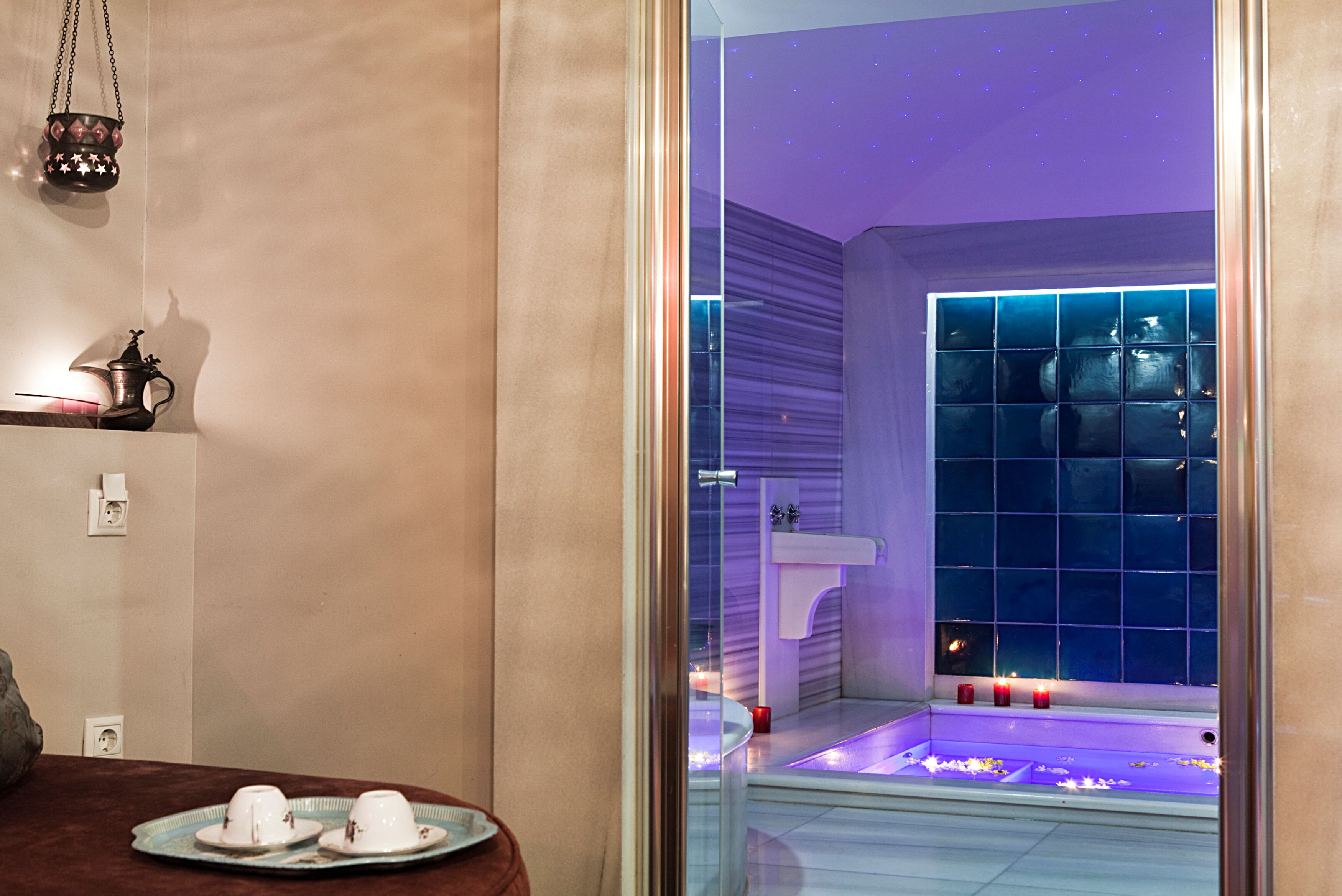 traditional suite | bathroom | slippers, towels