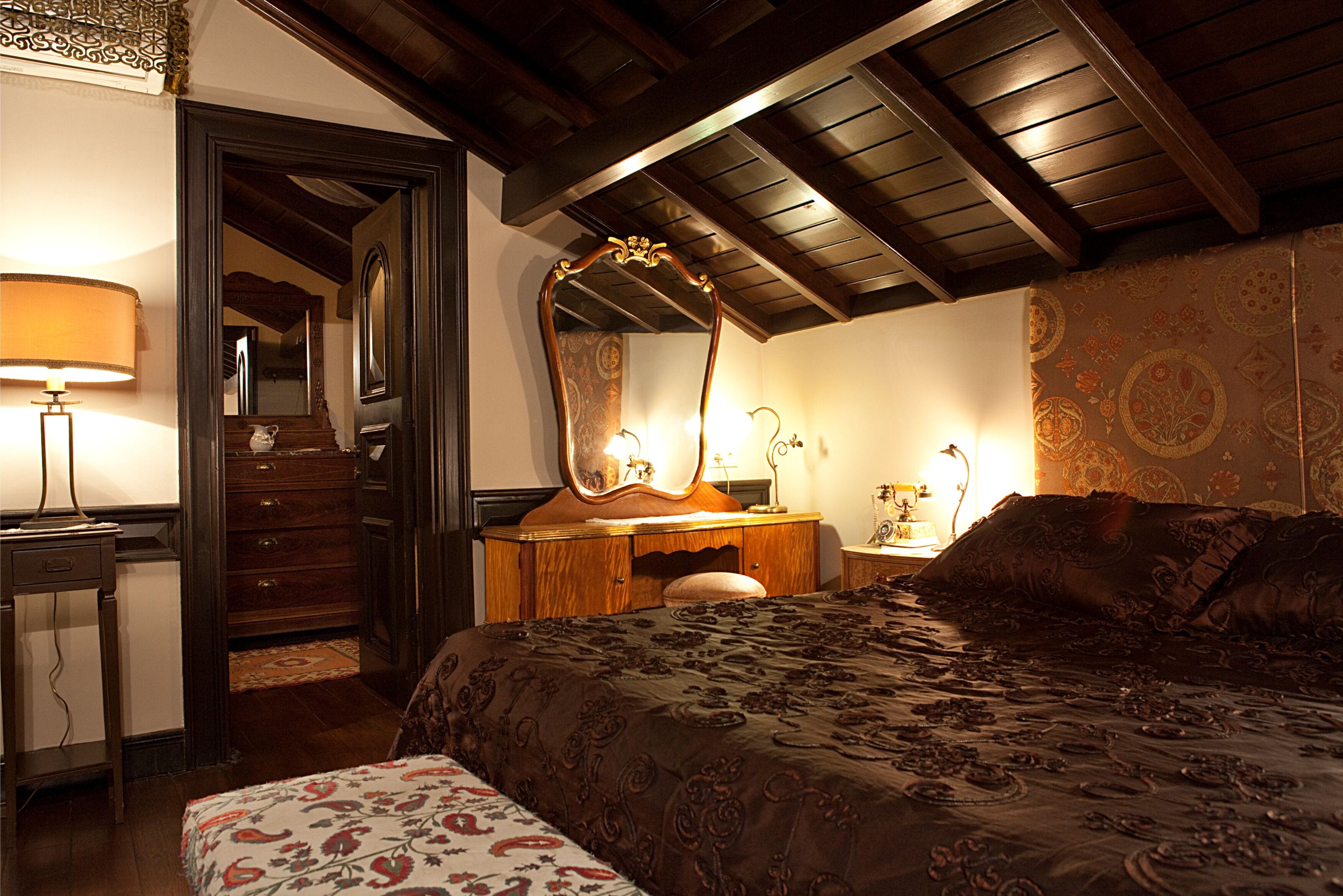 city penthouse, 1 bedroom, lanai, city view | 1 bedroom, minibar, in-room safe, iron/ironing board