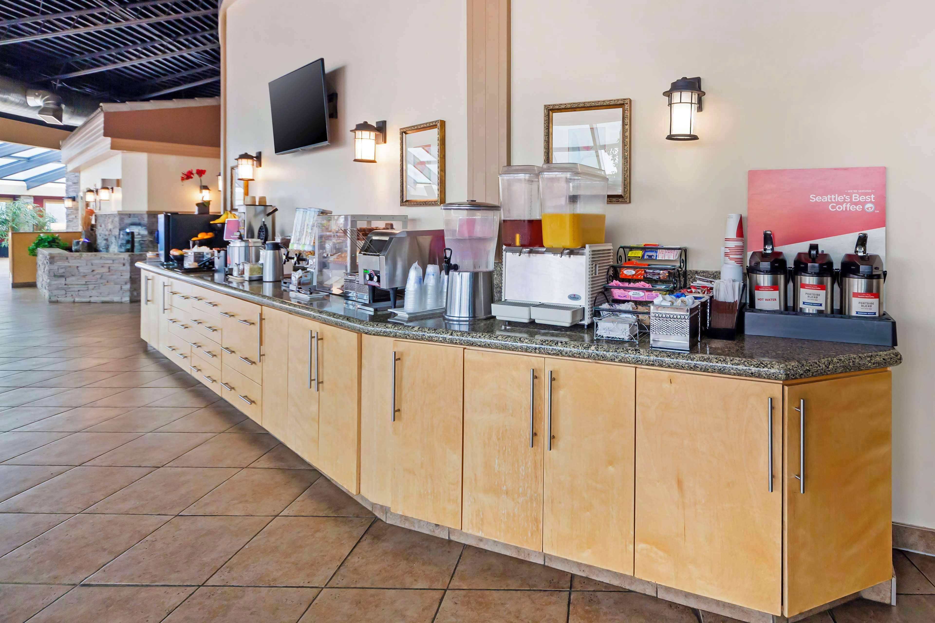 free buffet breakfast