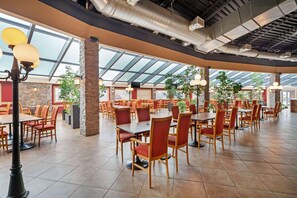 Free buffet breakfast - Best Western Plus Mirage Hotel & Resort (High Level)