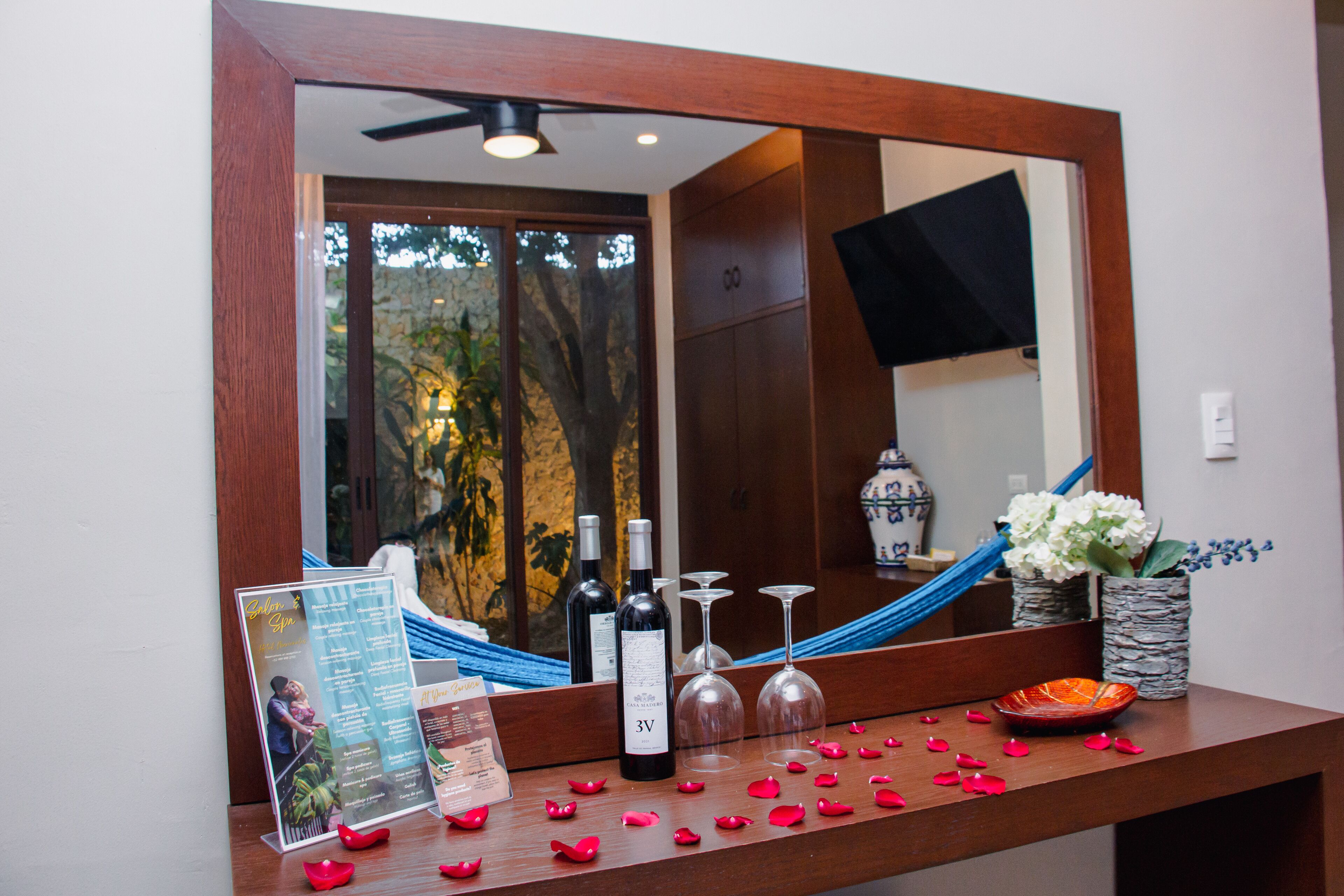 Kamar Superior, 1 Tempat Tidur King, bathtub, pemandangan halaman | Layanan sampanye