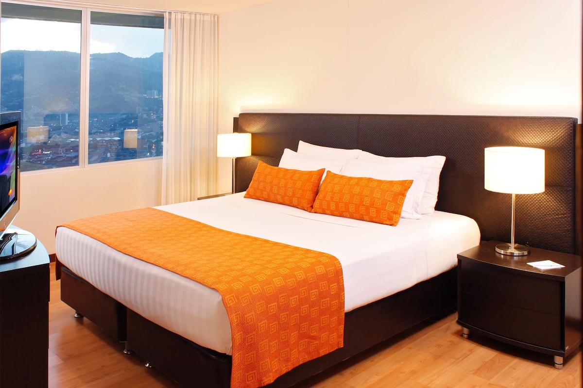 7 bedrooms, premium bedding, memory foam beds, in-room safe