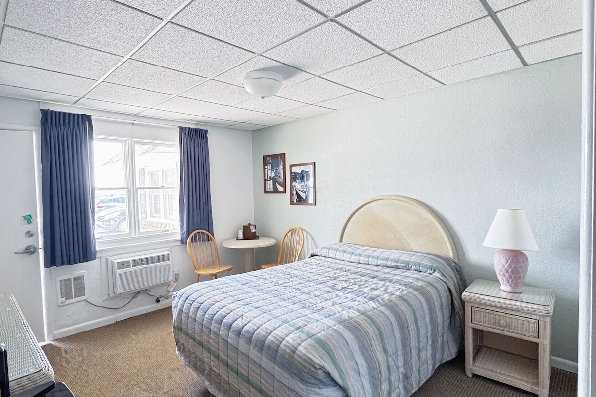 standard room, 1 queen bed | free wifi, bed sheets