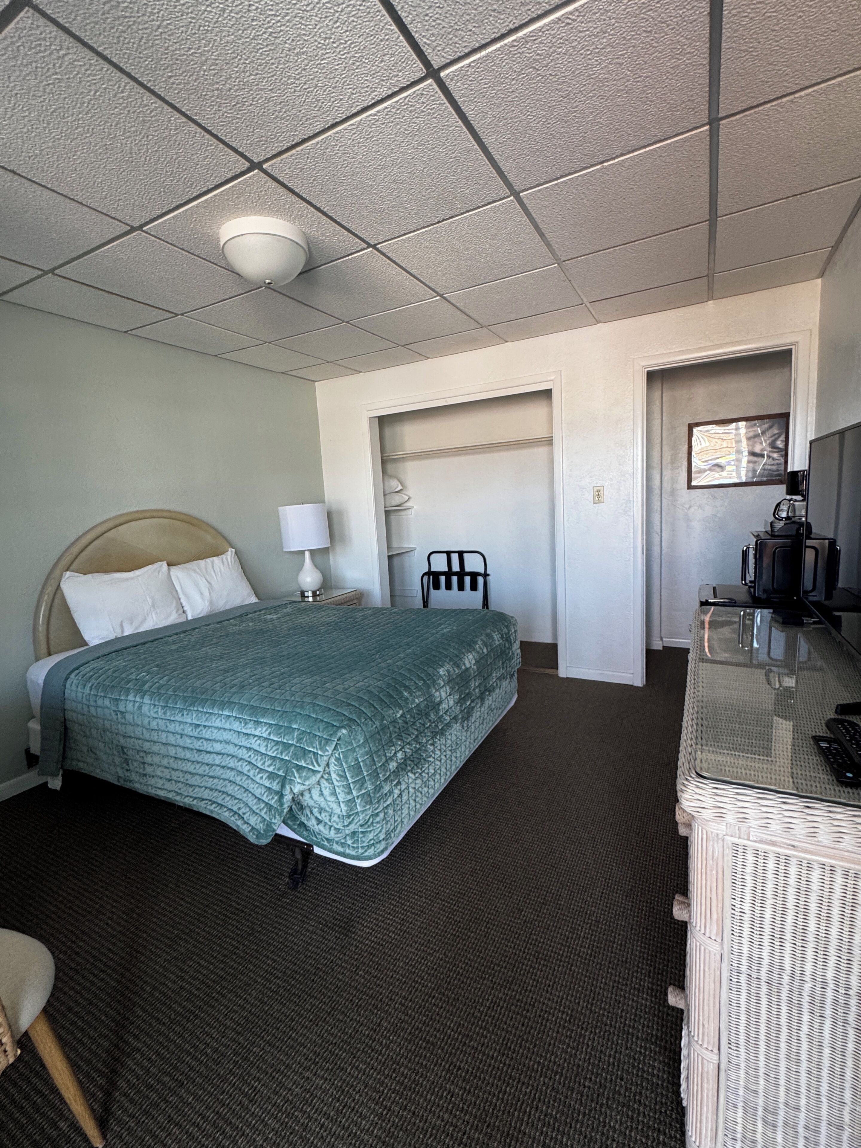 Standard Room, 1 Queen Bed