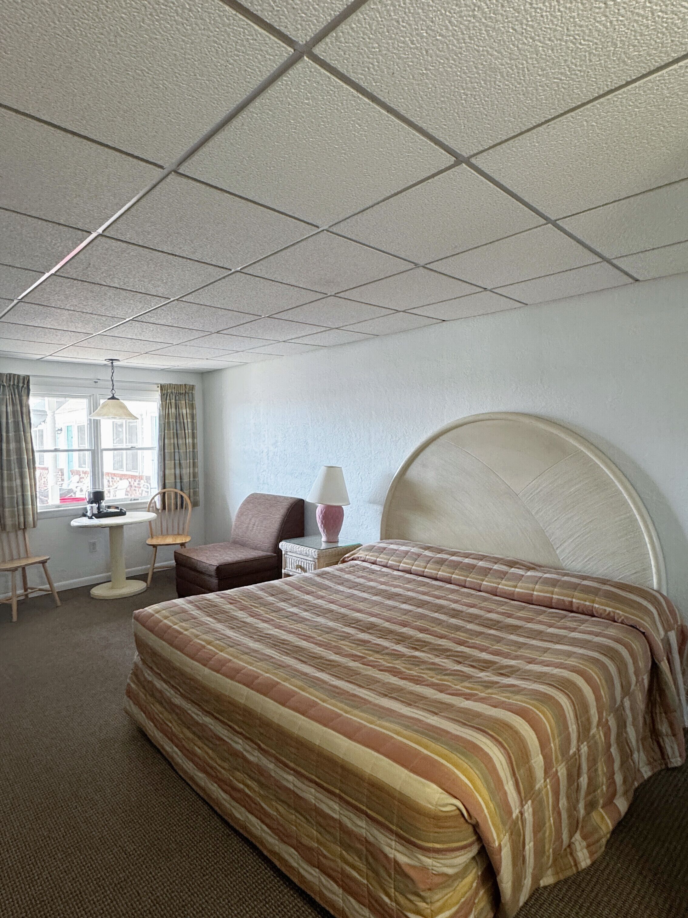 standard room, 1 king bed, refrigerator | free wifi, bed sheets