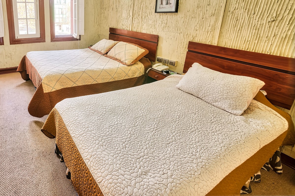 Soundproofing, free WiFi, bed sheets
