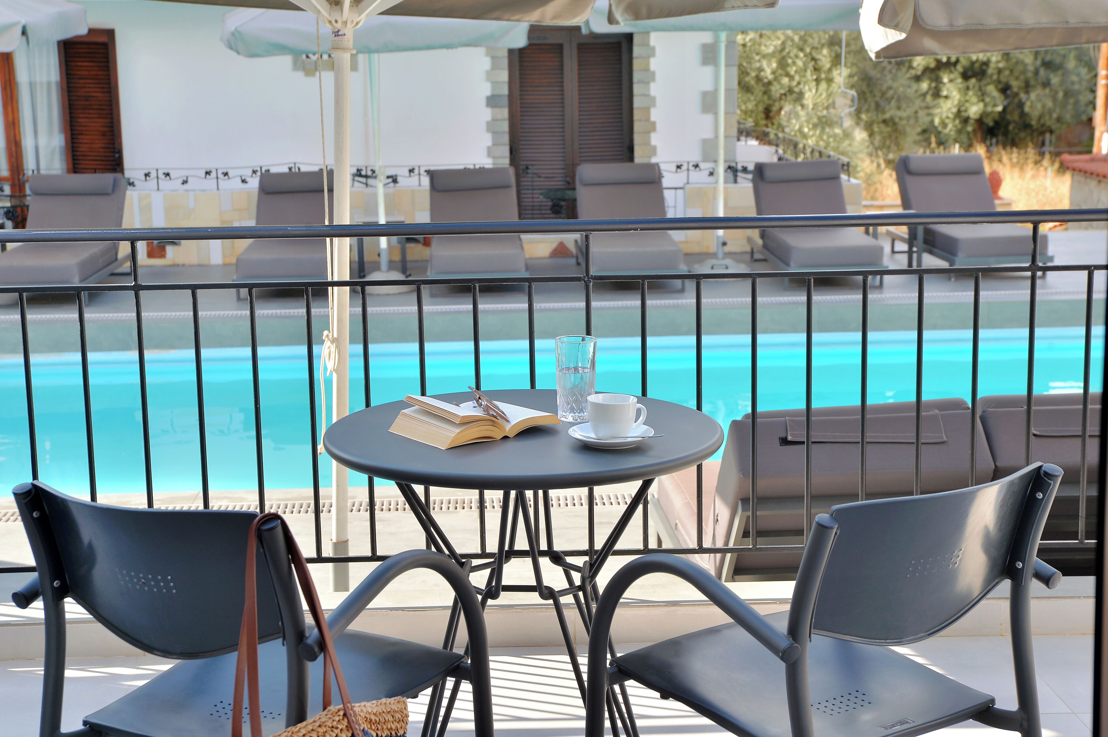 Superior Suite with Pool View | Vista del balcón