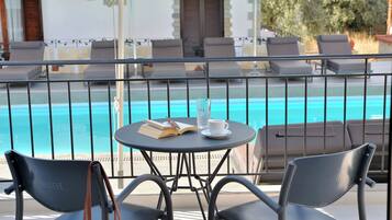 Superior Suite with Pool View | Vista del balcón