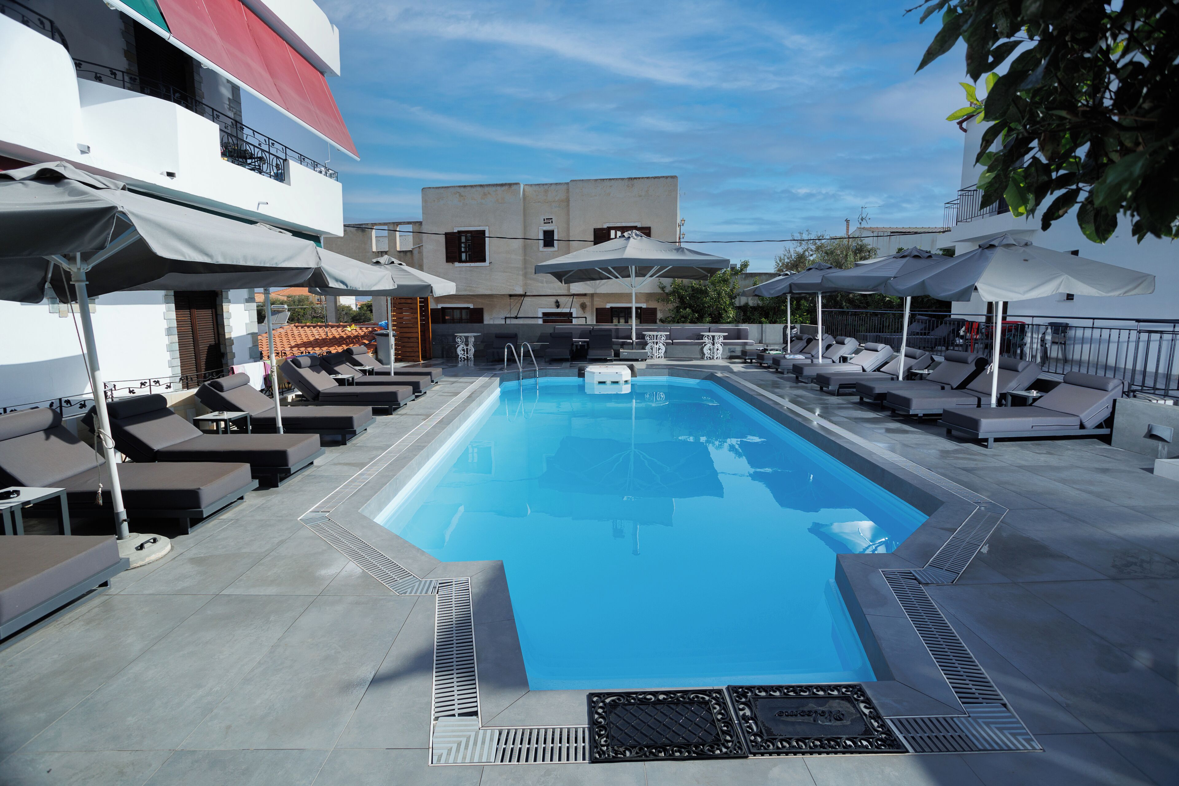 Outdoor pool, pool umbrellas, sun loungers