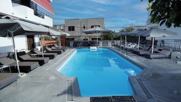 Outdoor pool, pool umbrellas, sun loungers