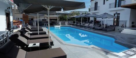 Outdoor pool, pool umbrellas, sun loungers