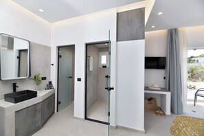 Superior Room | Bathroom | Free toiletries, hair dryer, towels, soap - Hotel Yianna (Agistri)