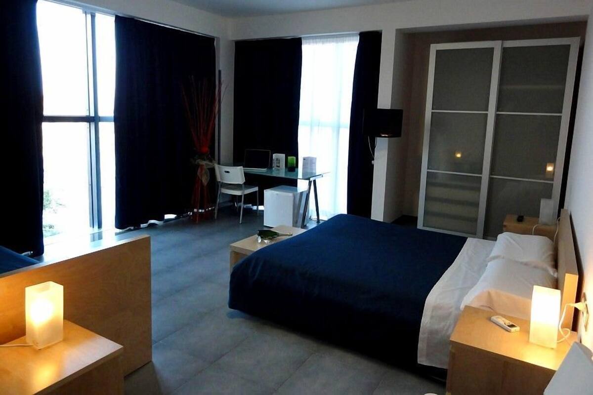Habitación estándar | Sábanas italianas Frette, colchones con acolchado adicional, minibar
