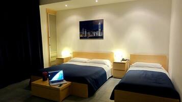Draps italiens Frette, surmatelas, minibar, bureau