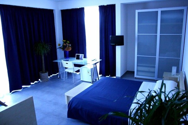 Standard-huone | Italialaiset Frette-lakanat, pillowtop-patjalliset sängyt, minibaari