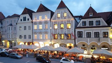 Façade de l’hébergement - soirée/nuit