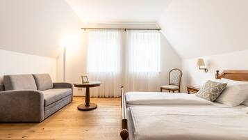 Doppelzimmer | Minibar, Zimmersafe, Schreibtisch, Verdunkelungsvorhänge