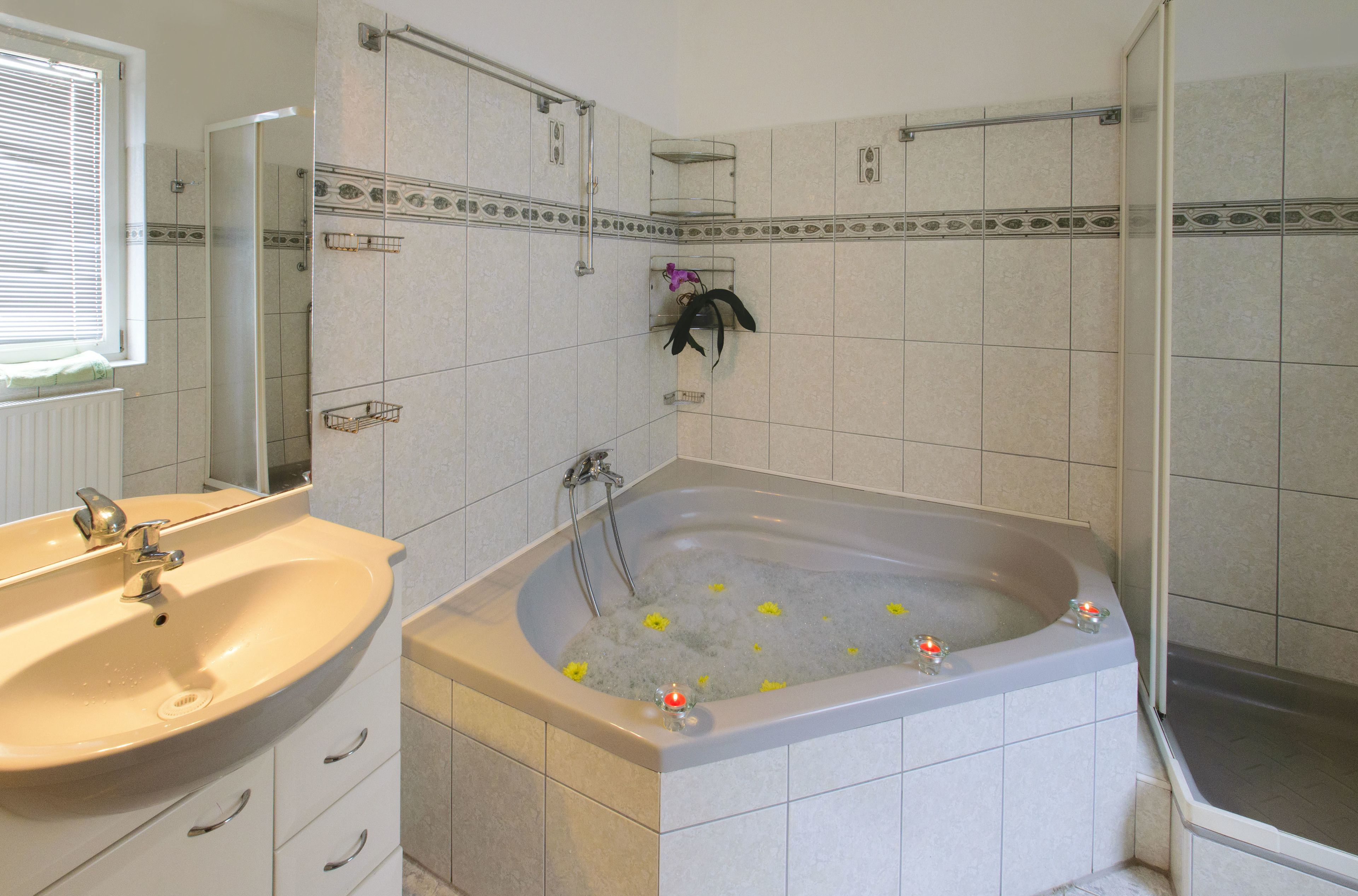 Shower, towels