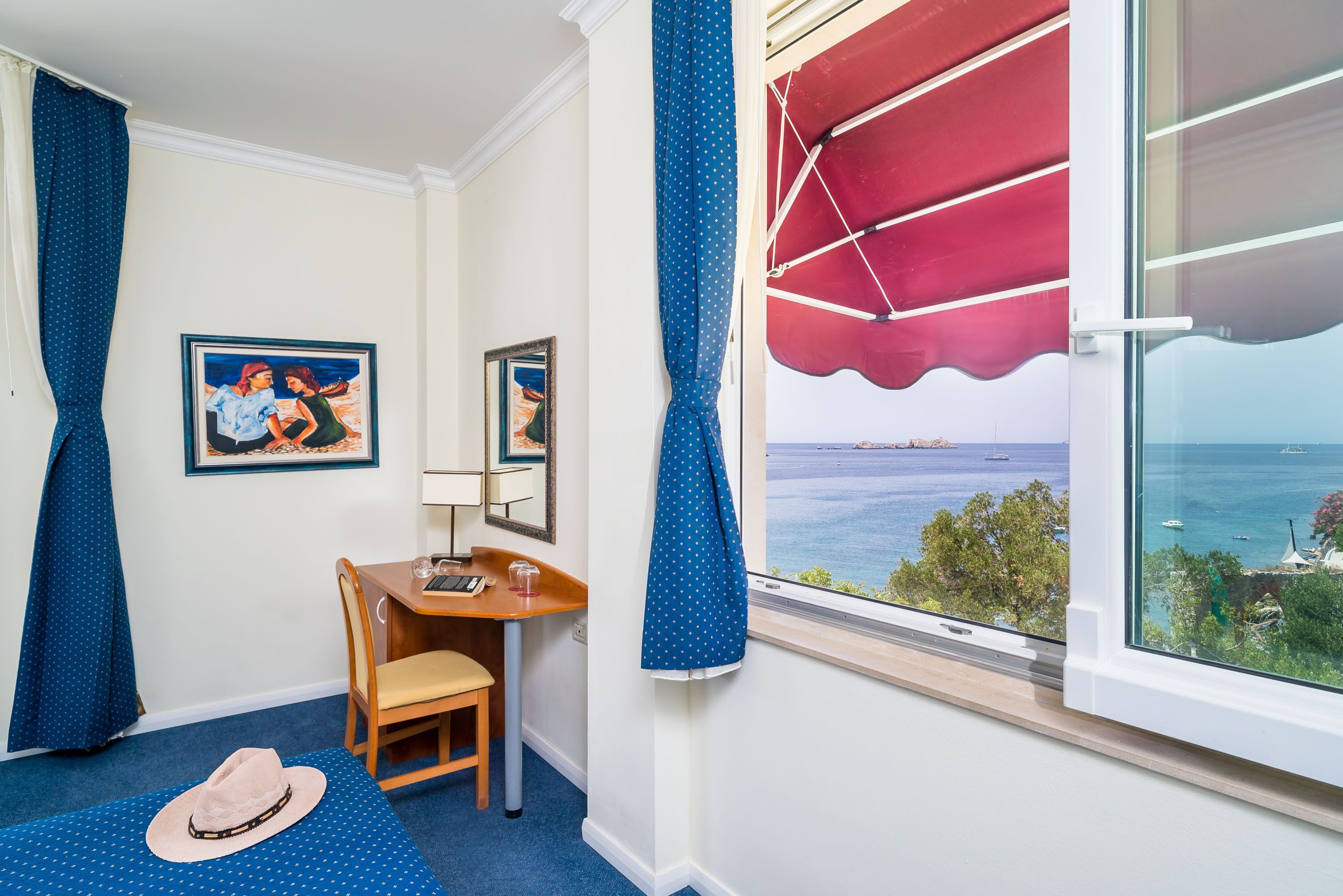suite, balcony, sea view | in-room safe, desk, free cots/infant beds, free rollaway beds