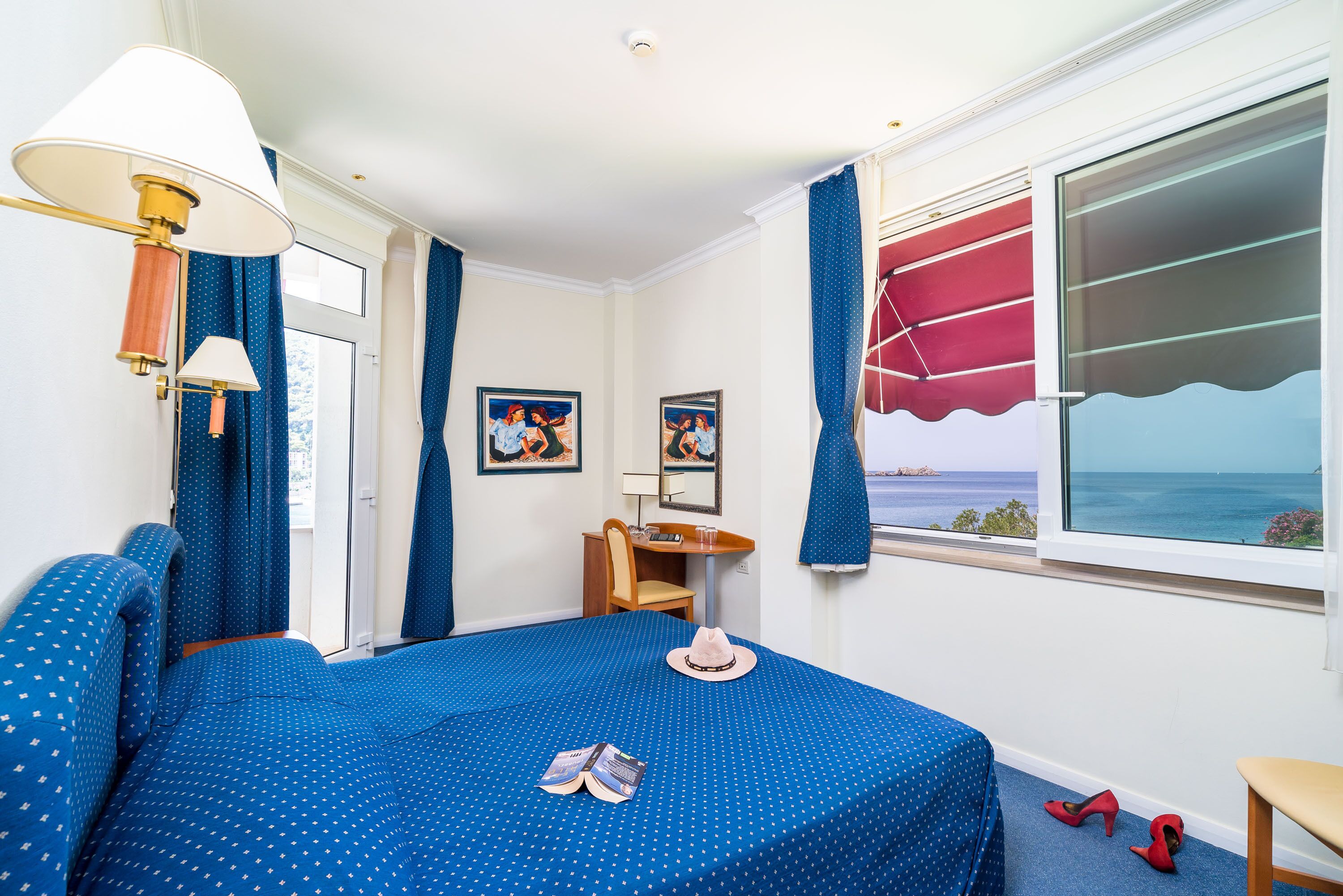 suite, balcony, sea view | in-room safe, desk, free cots/infant beds, free rollaway beds