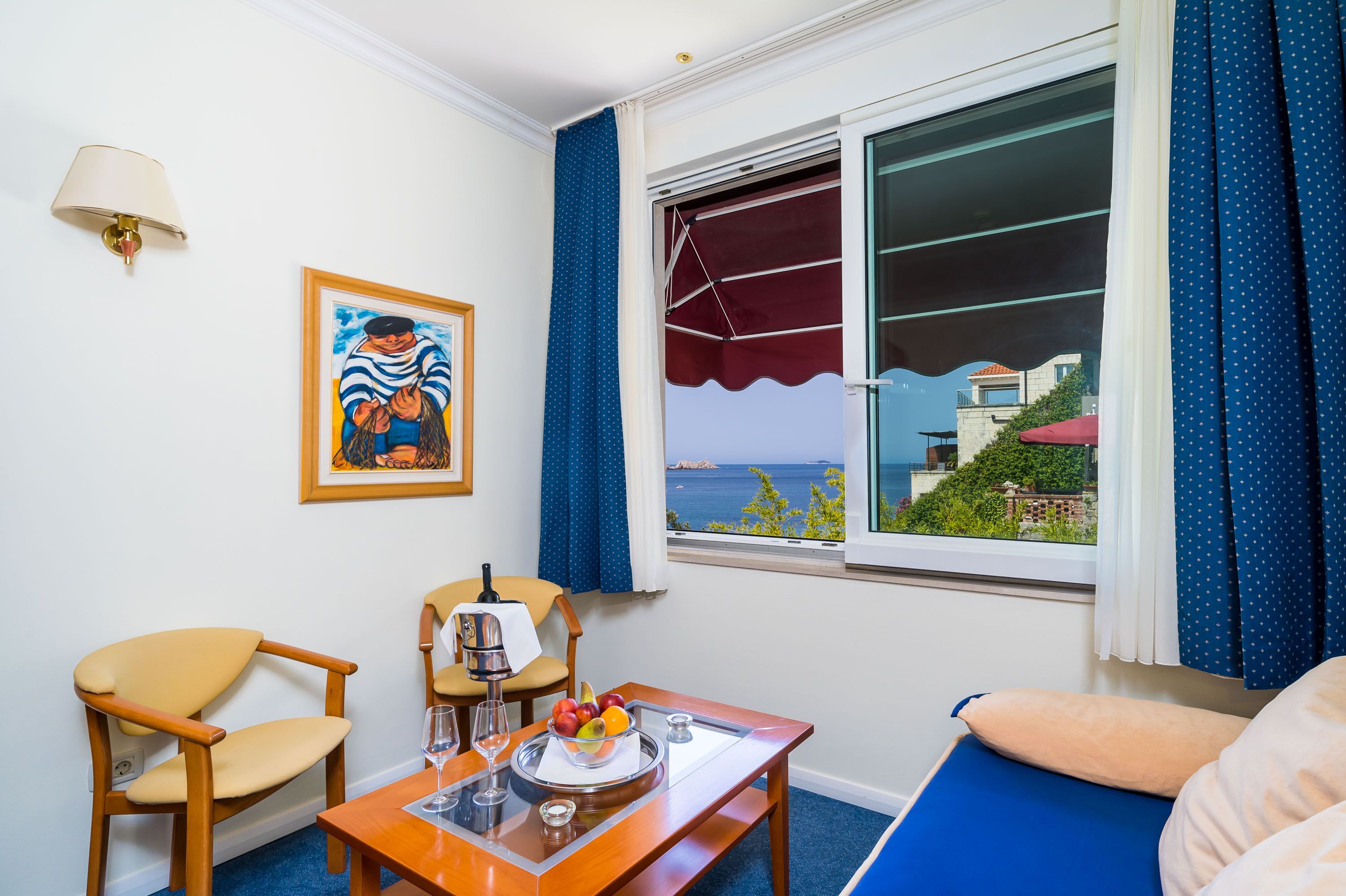 junior suite, sea view | in-room safe, desk, free cots/infant beds, free rollaway beds