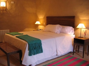 In-room safe, desk, free cots/infant beds, bed sheets - Hotel Vientonorte (Tilcara)