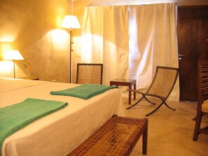 In-room safe, desk, free cots/infant beds, bed sheets - Hotel Vientonorte (Tilcara)