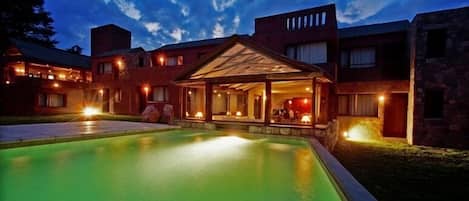 Outdoor pool, sun loungers