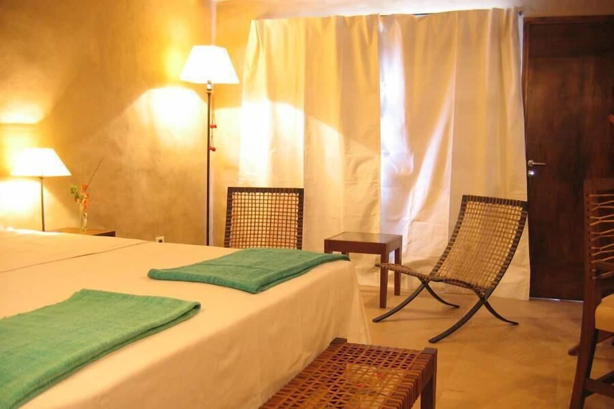 In-room safe, desk, free cribs/infant beds, bed sheets
