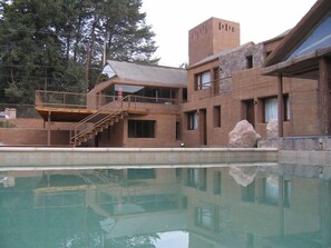 Outdoor pool, sun loungers - Hotel Vientonorte (Tilcara)
