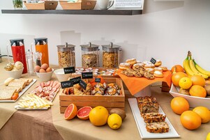 Desayuno buffet todos los días (con cargo)