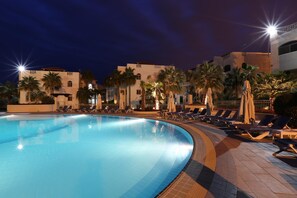 2 outdoor pools, open 7:00 AM to 7:00 PM, sun loungers