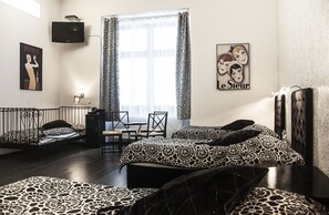 Minibar, coffres-forts dans les chambres, décoration personnalisée