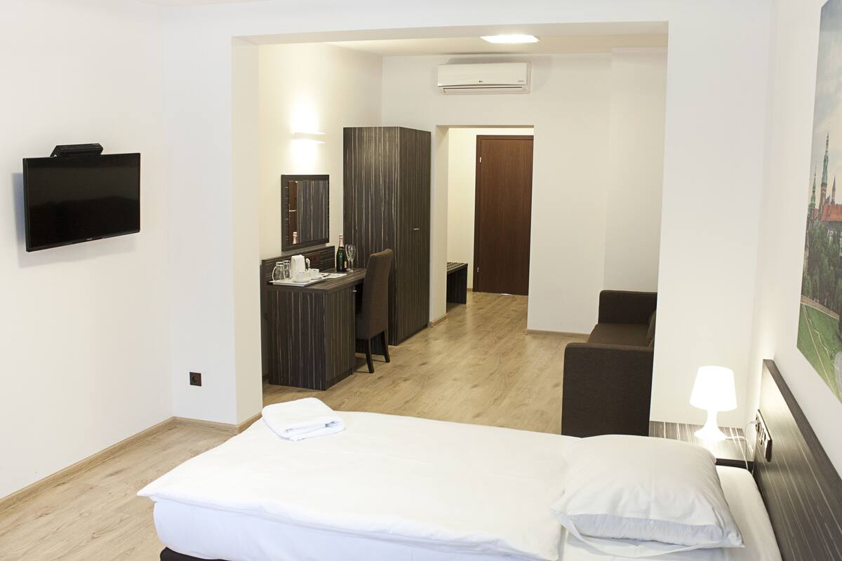 Minibar, in-room safe, iron/ironing board (on request)