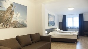 Apartment (3 pax) | Living area | 32-inch LCD TV with satellite channels, TV, DVD player - Pergamin Apartments (Kraków)