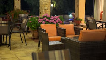 Poolside bar