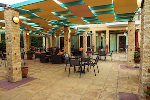 Poolside bar - Aeolian Gaea Hotel (Lesvos)