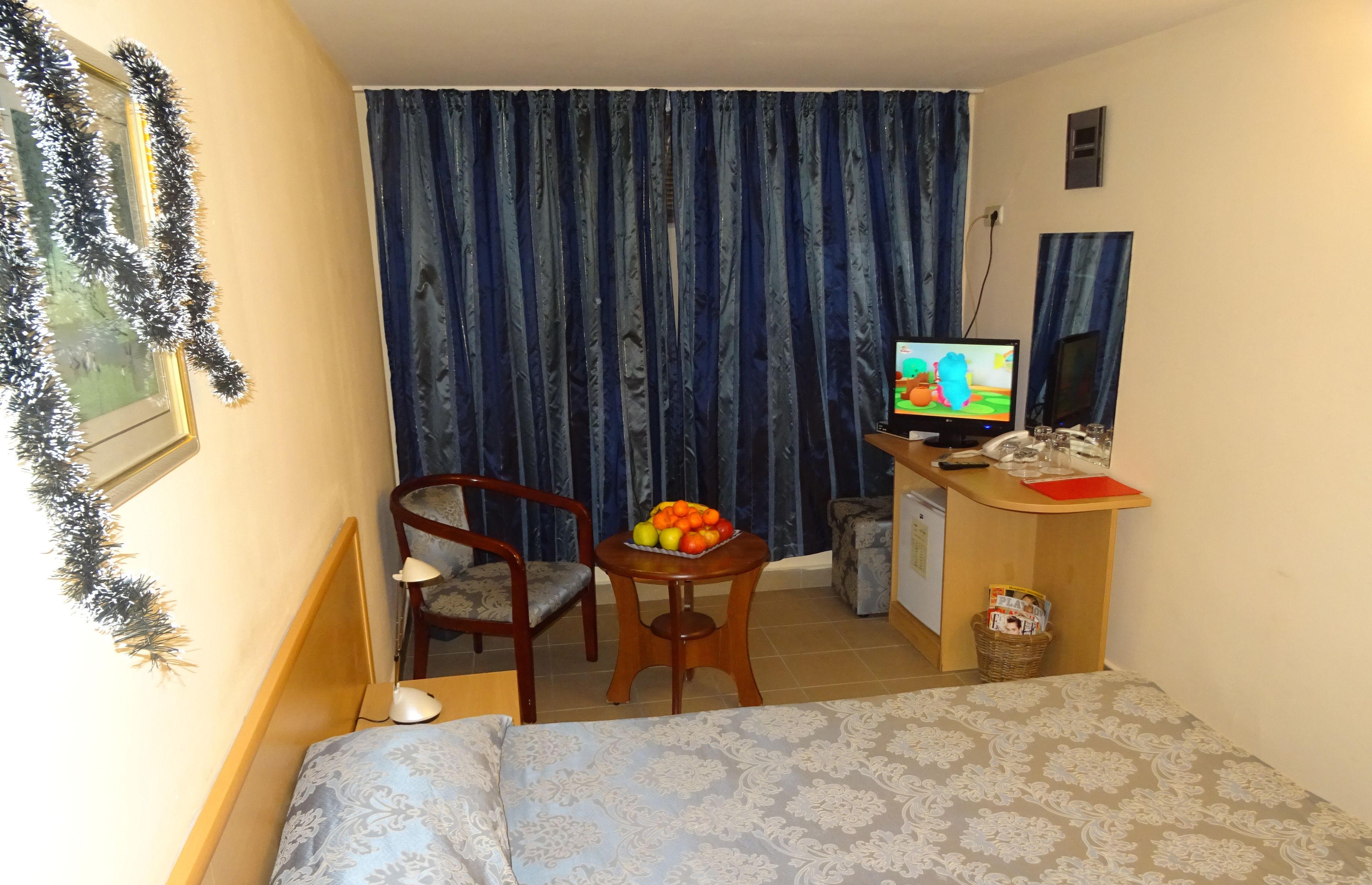 ground floor room (with window) | minibar, in-room safe, desk, iron/ironing board