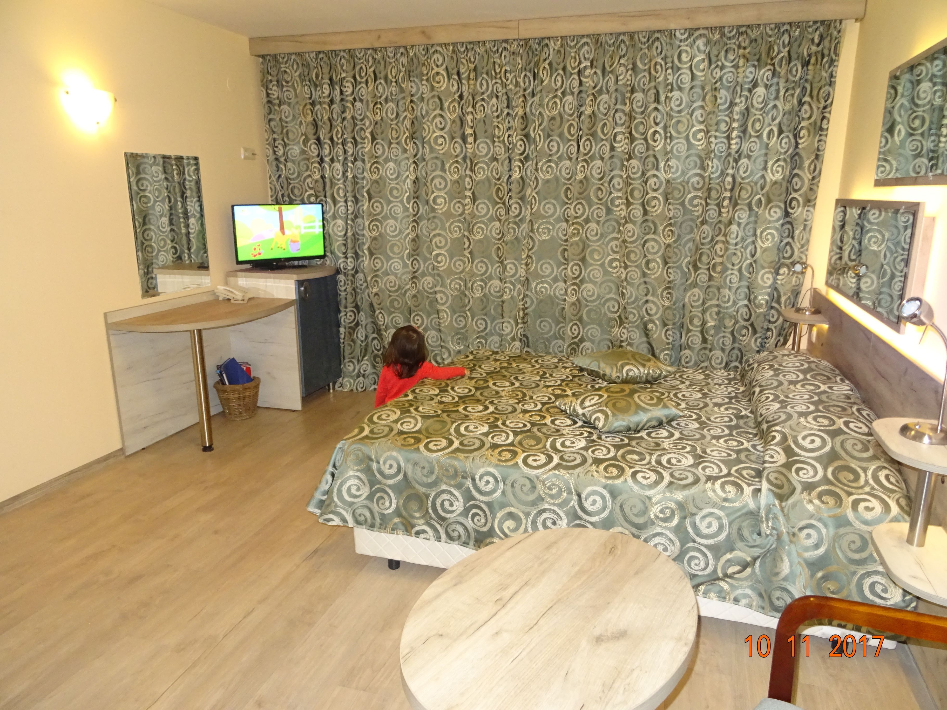 luxury room, terrace | minibar, in-room safe, desk, iron/ironing board