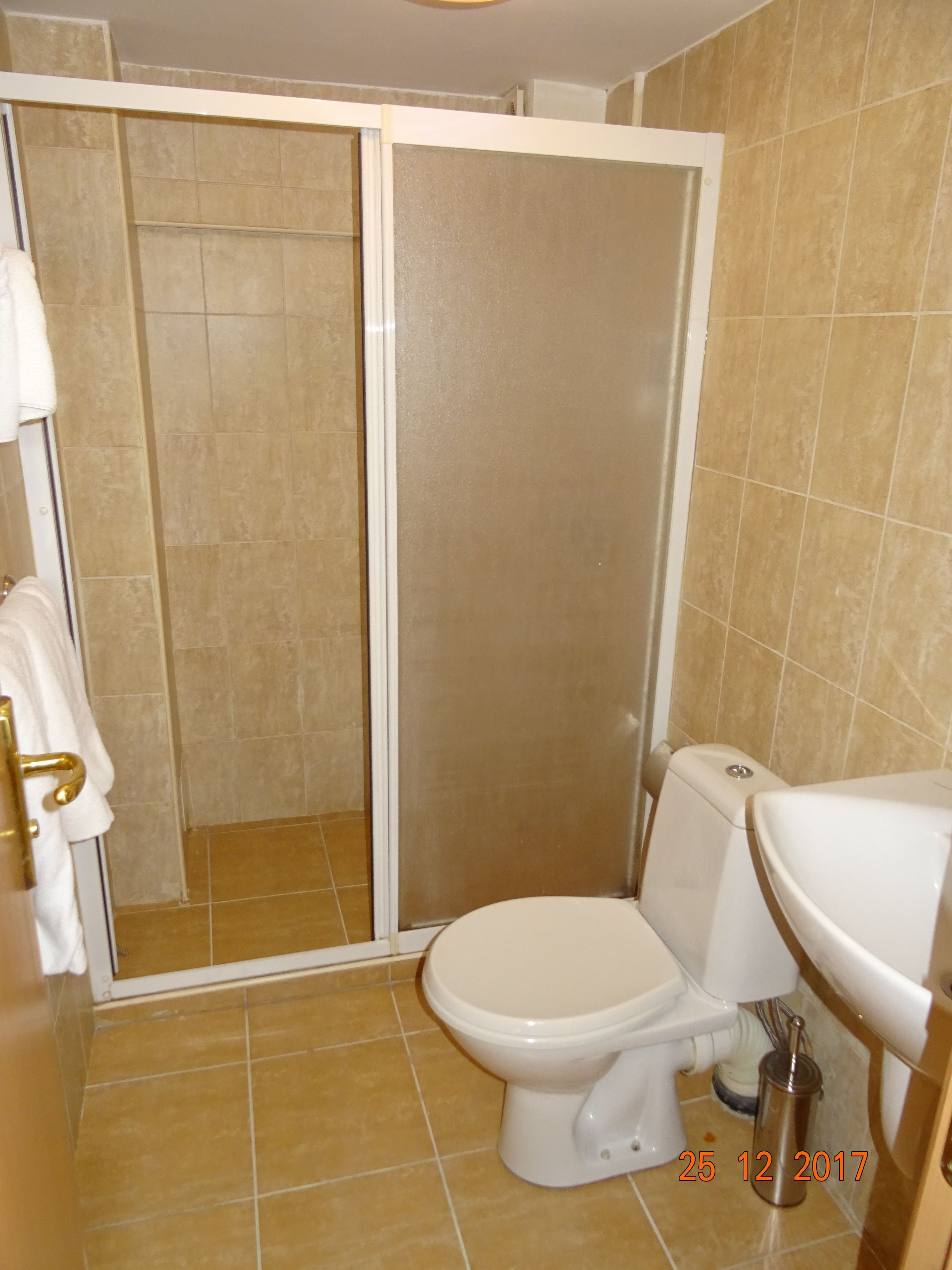 ground floor room (with window) | bathroom | shower, free toiletries, hair dryer, towels