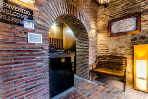 Check-in/check-out kiosk