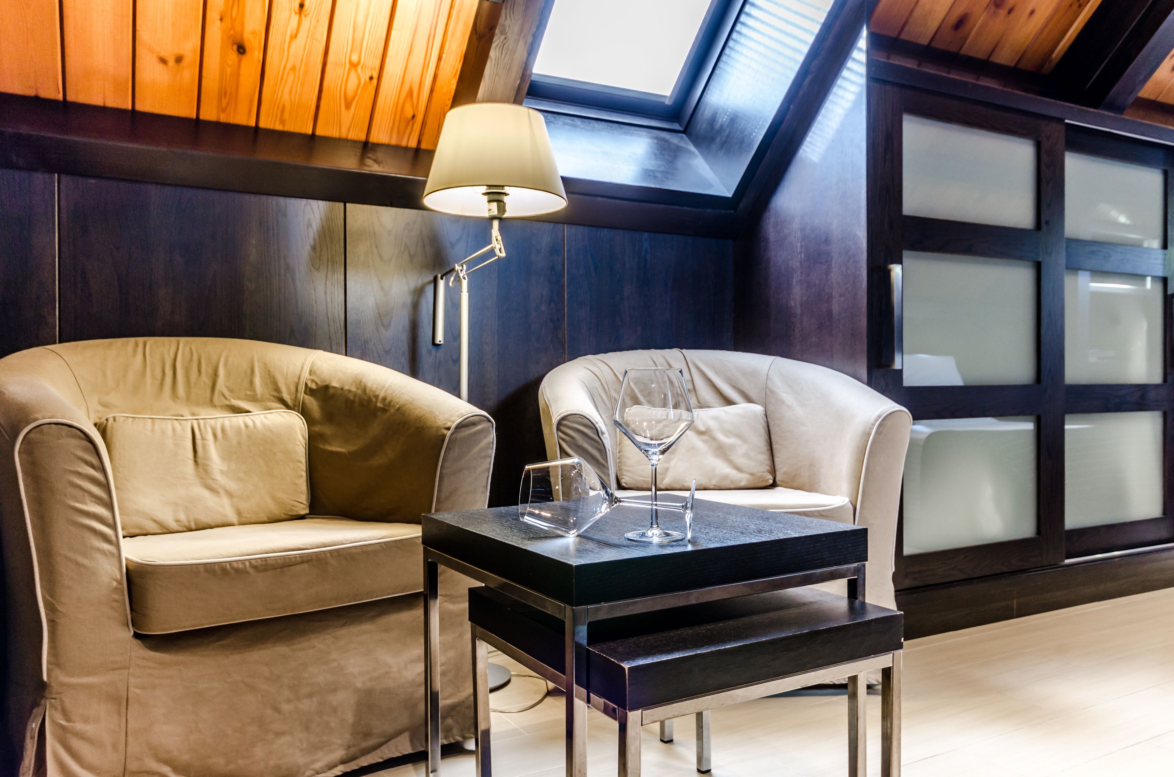 suite | in-room safe, desk, soundproofing, cots/infant beds