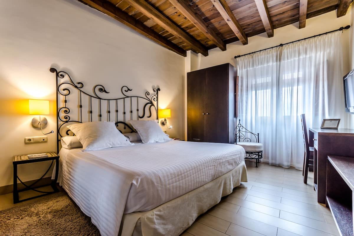 Double Room | In-room safe, desk, soundproofing, cribs/infant beds
