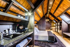 Suite | In-room safe, desk, soundproofing, cots/infant beds