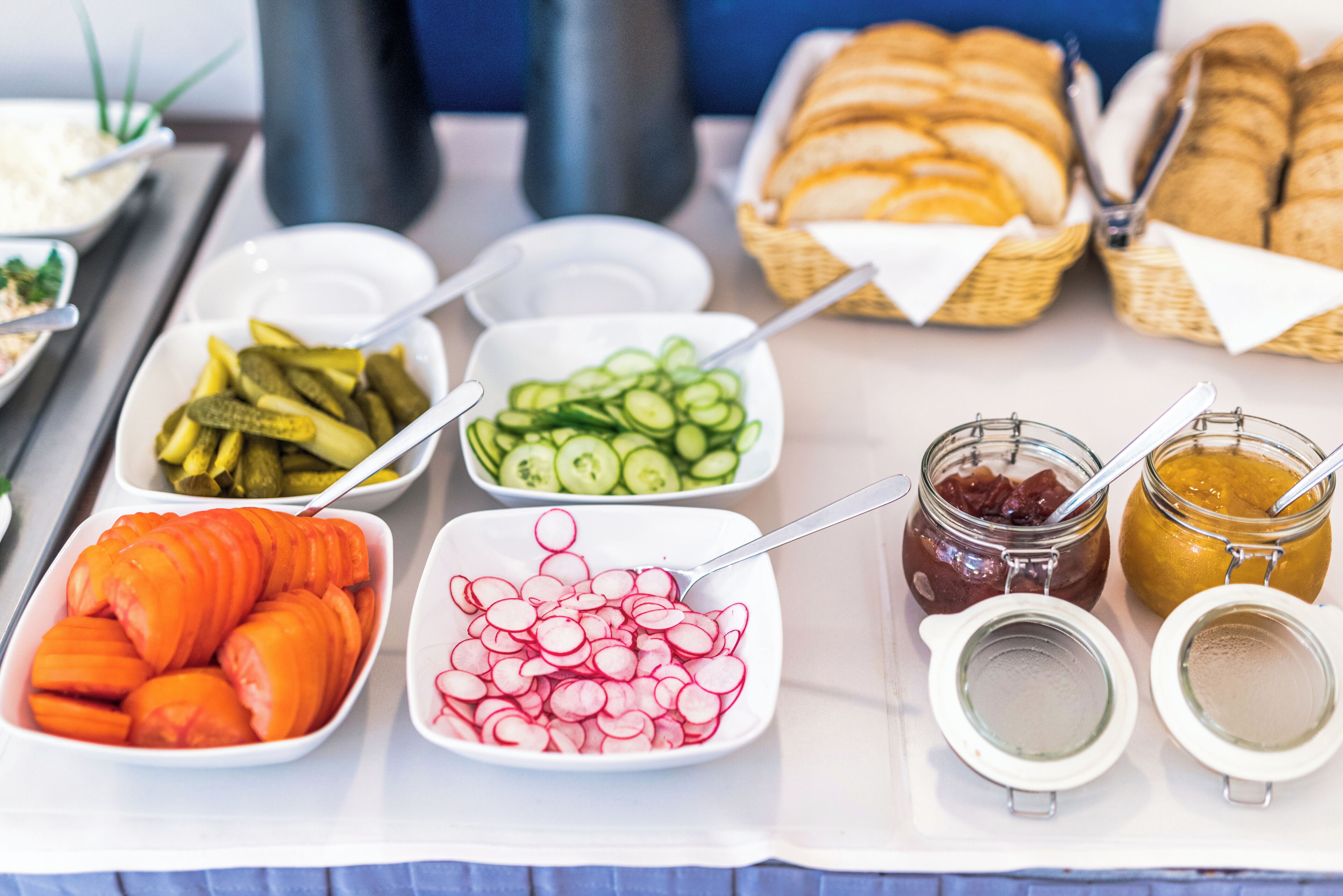 daily buffet breakfast (pln 39 per person)