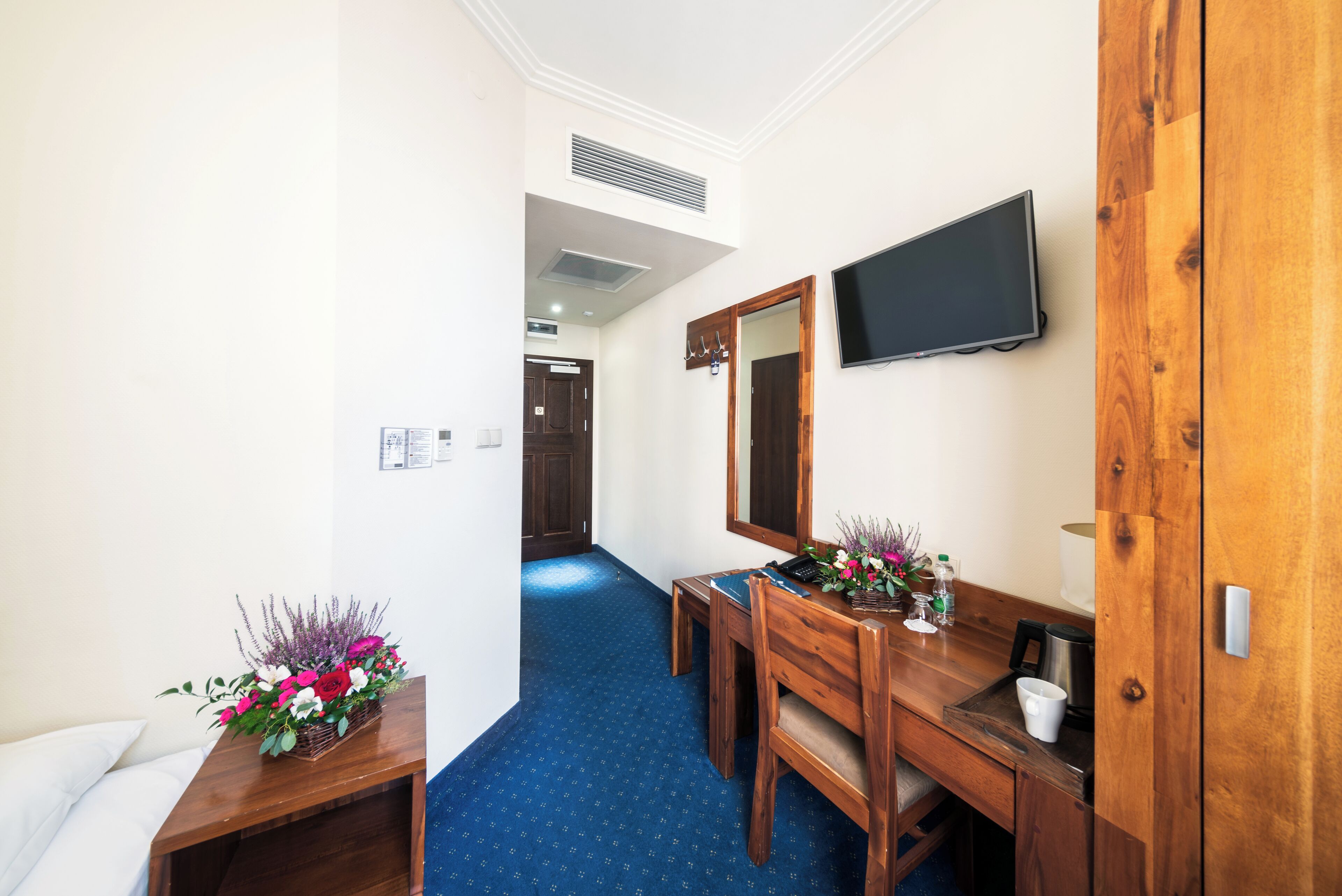 single room | 1 bedroom, desk, laptop workspace, soundproofing