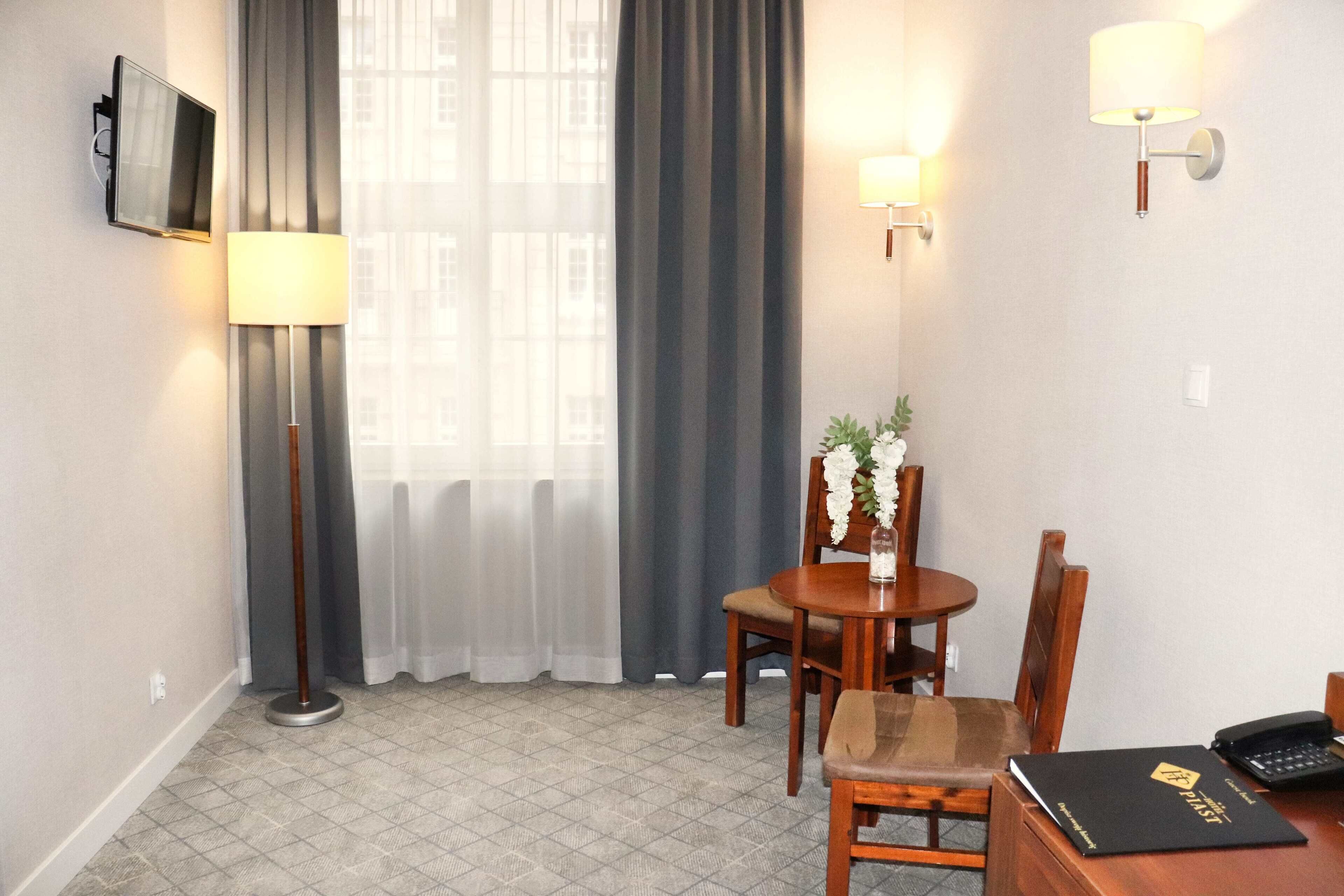 double room | 1 bedroom, desk, laptop workspace, soundproofing