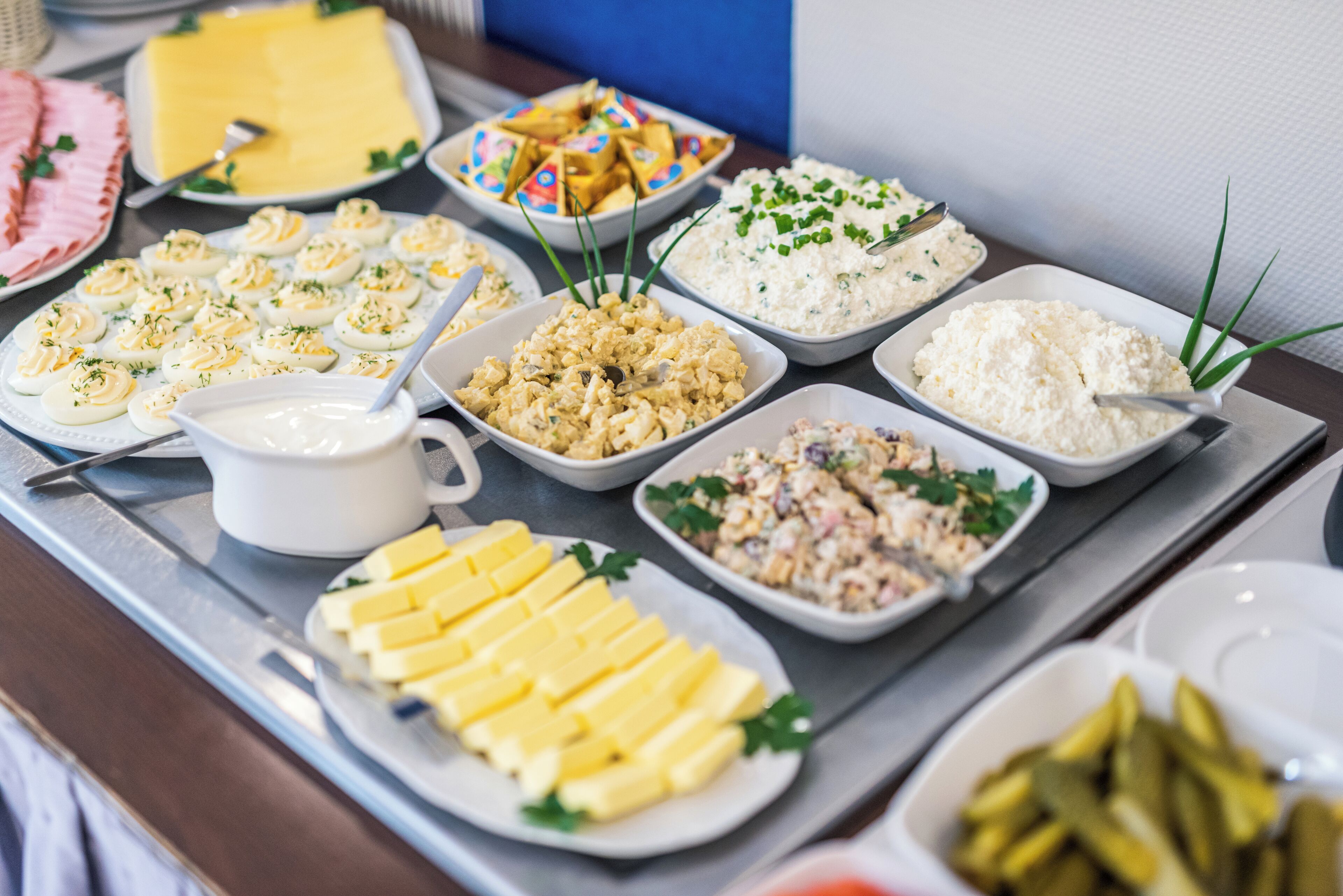daily buffet breakfast (pln 39 per person)